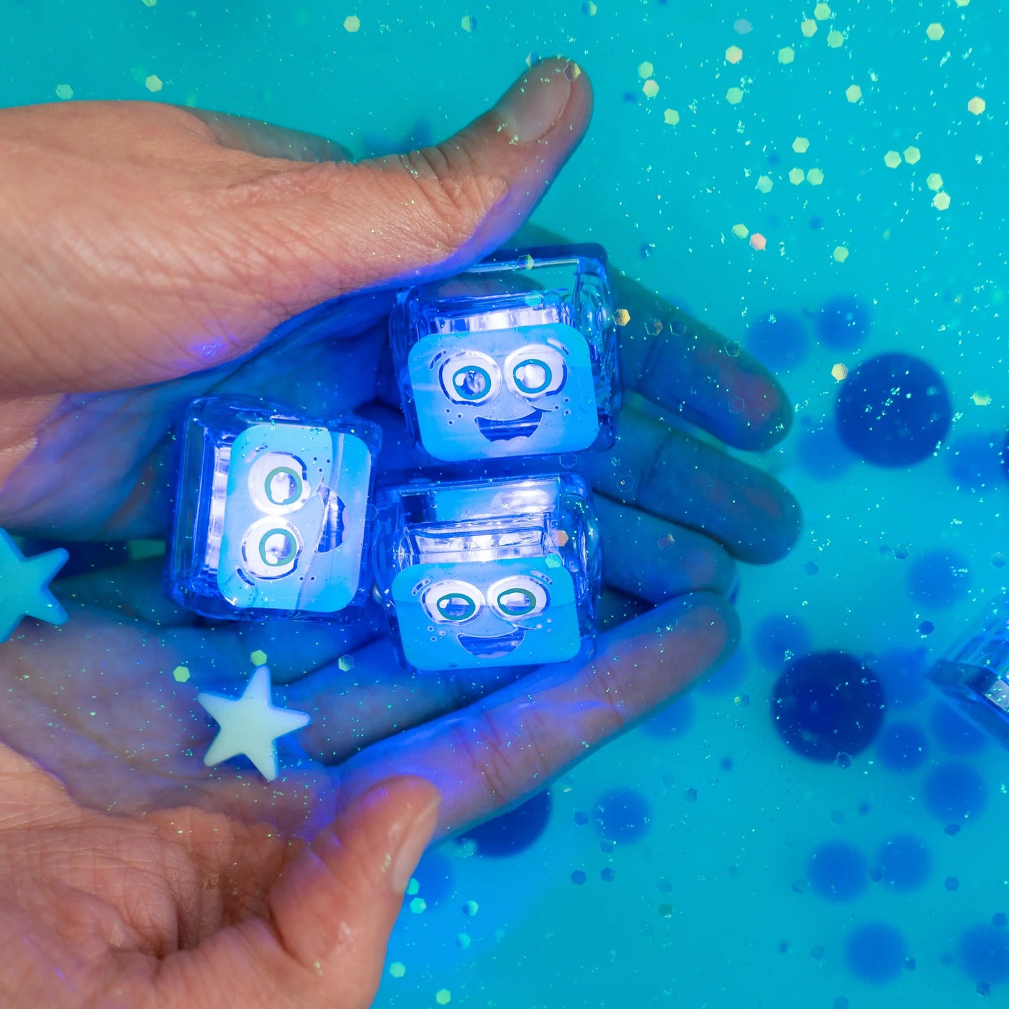 Glo Pals | Characters | Blauw | Blair