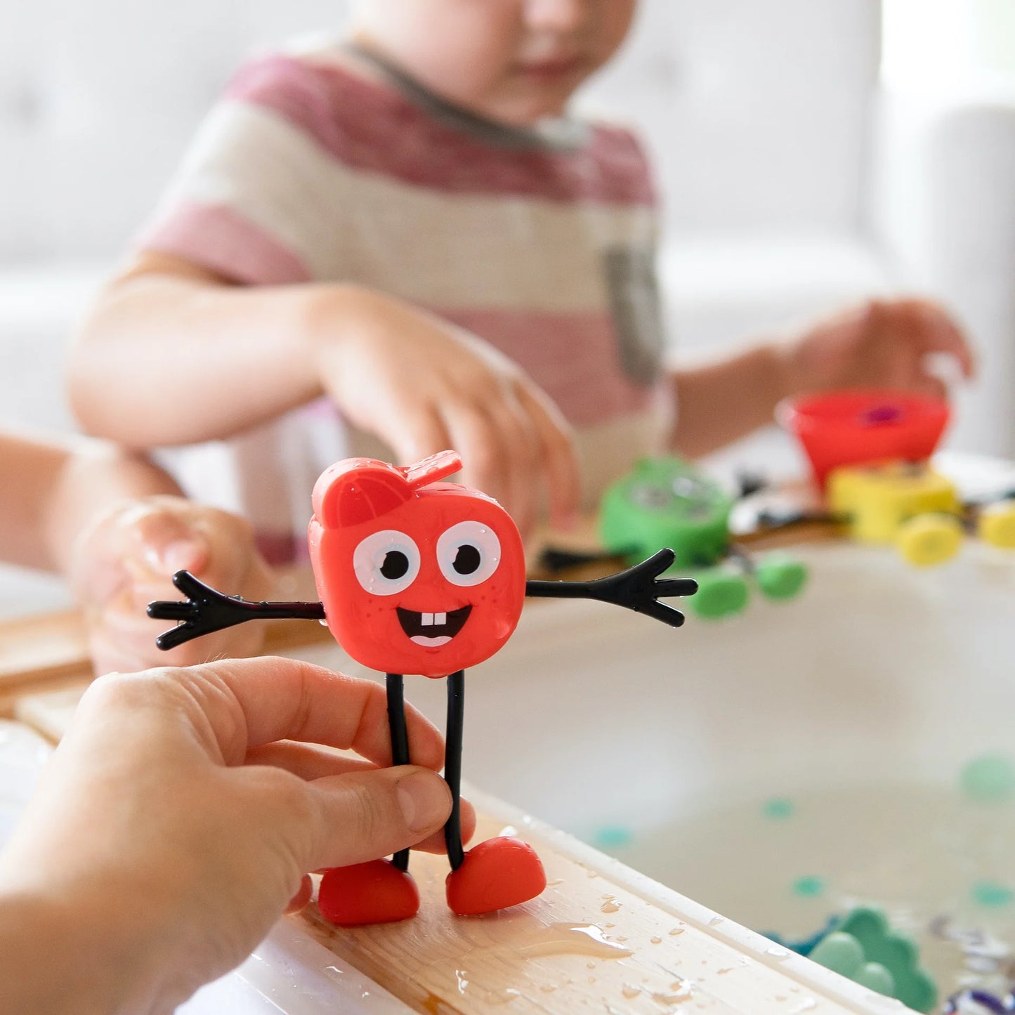Glo Pals | Characters | Rood | Sammy