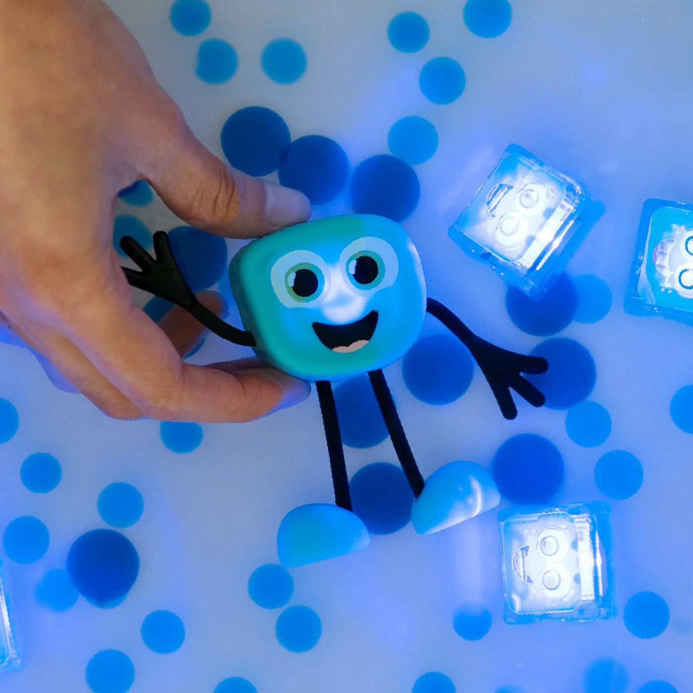 Glo Pals | Characters | Blauw | Blair
