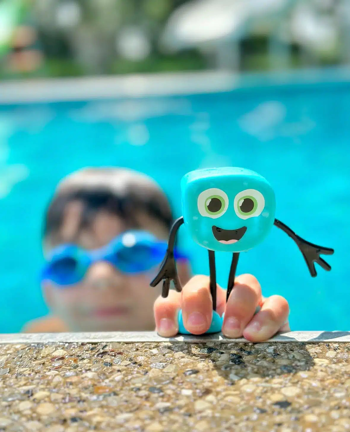 Glo Pals | Characters | Blauw | Blair