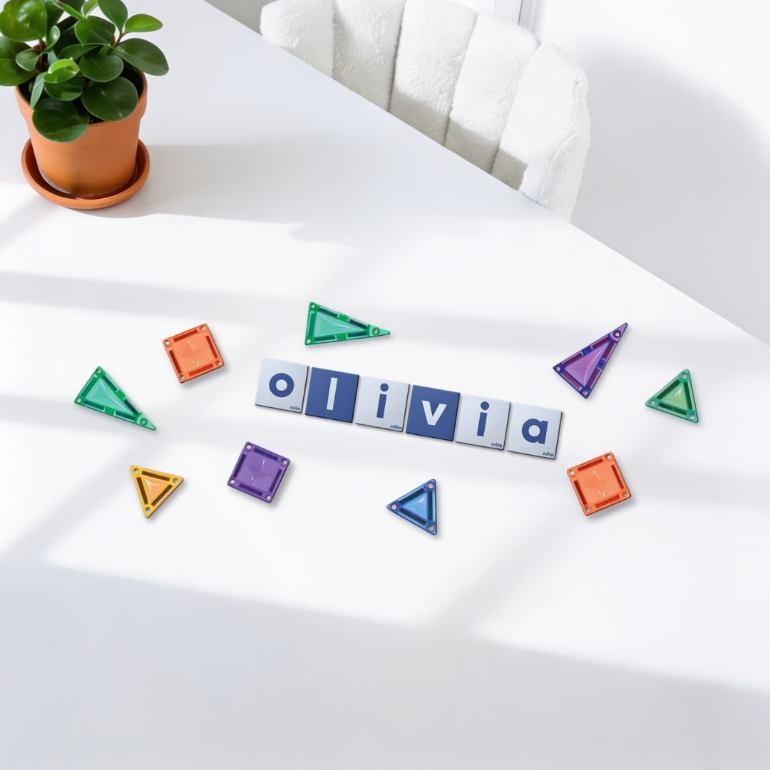 Naam Olivia gelegd met Coblo Mini lettertoppers en kleine tegels