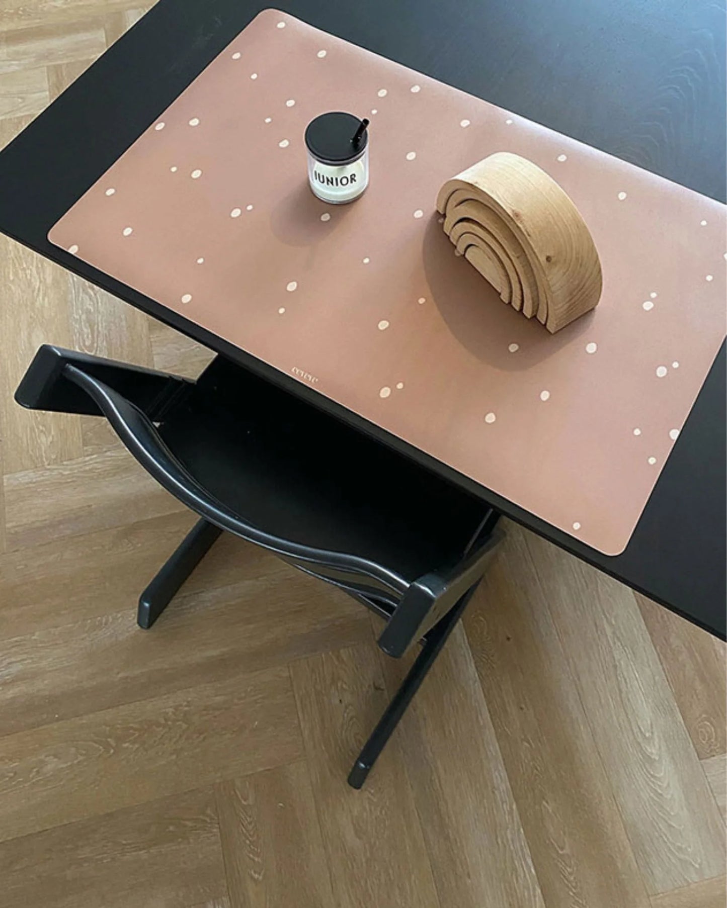 Eeveve | Bureaumat | Dots | Kaneel