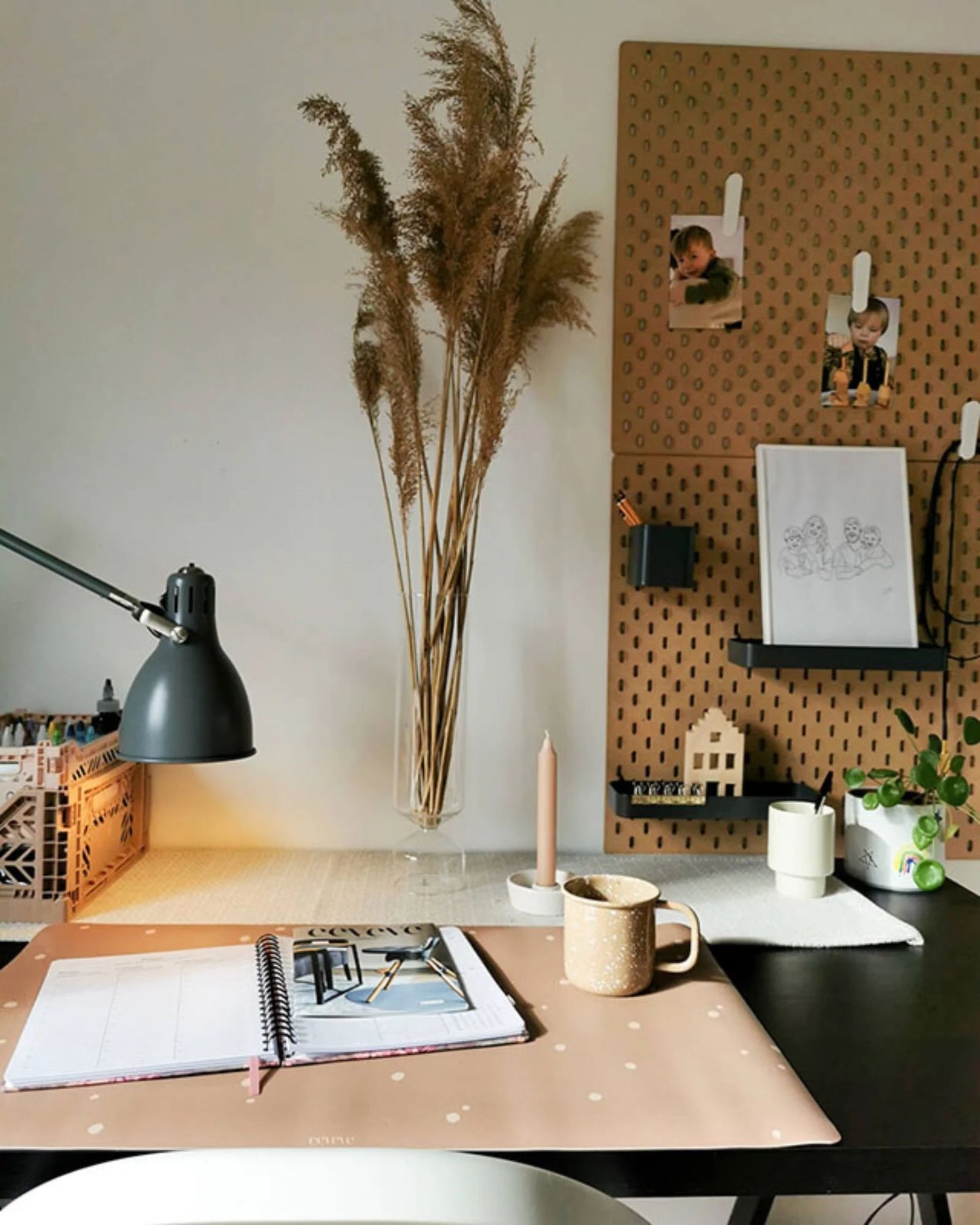 Eeveve | Bureaumat | Dots | Kaneel