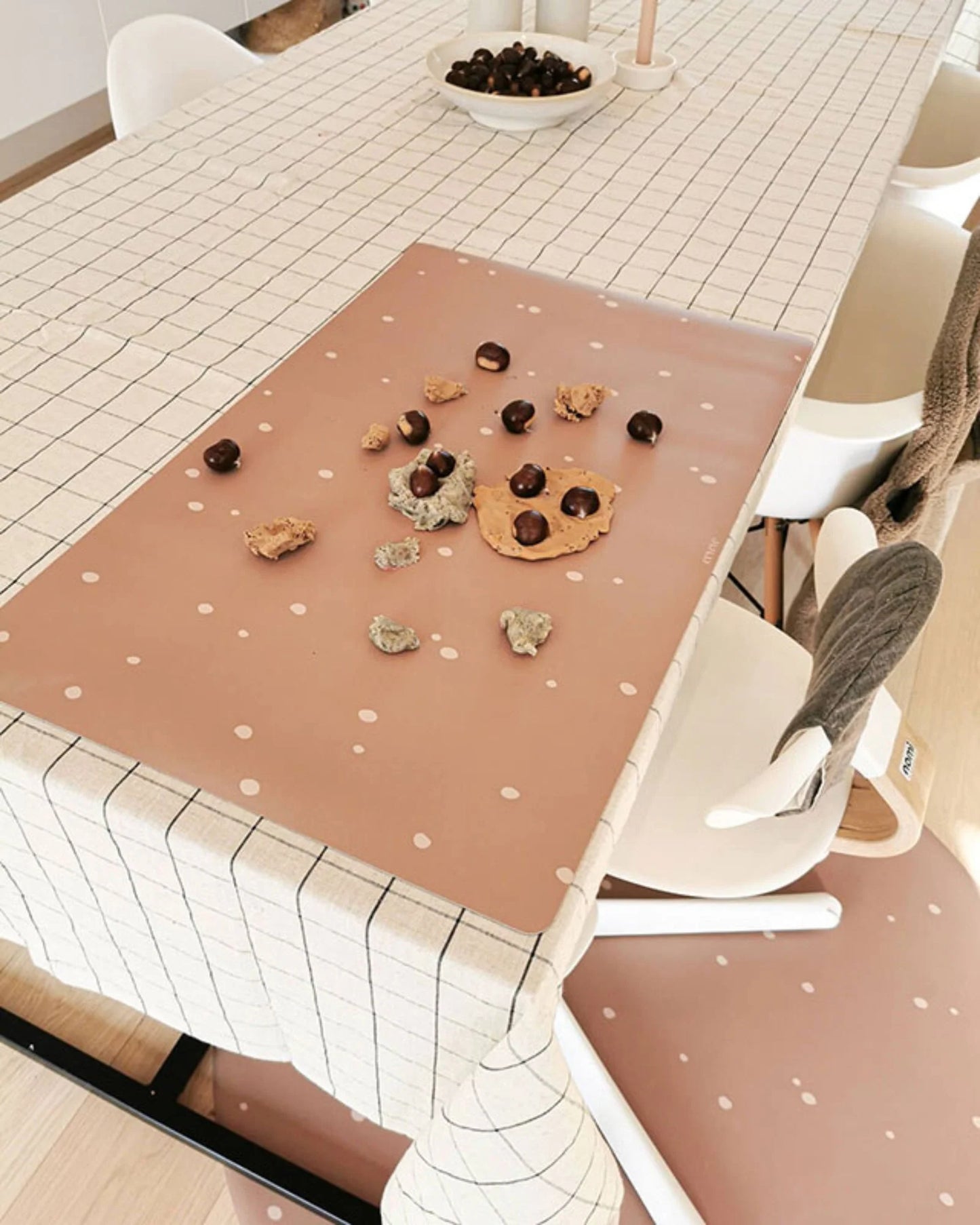Eeveve | Bureaumat | Dots | Kaneel