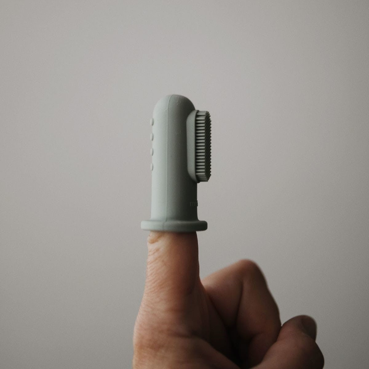 Mushie | Finger Toothbrush | Cambridge Blue / Shifting Sand
