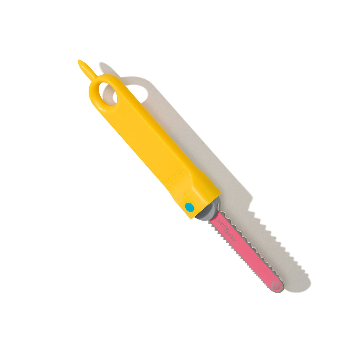 Gele Makedo Safe-Saw met uitgeschoven roze zaagblad op wit